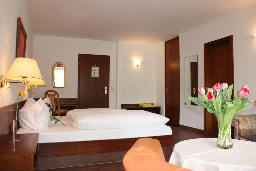 Hôtel Sathya Ayurveda à Bad Orb Extérieur photo
