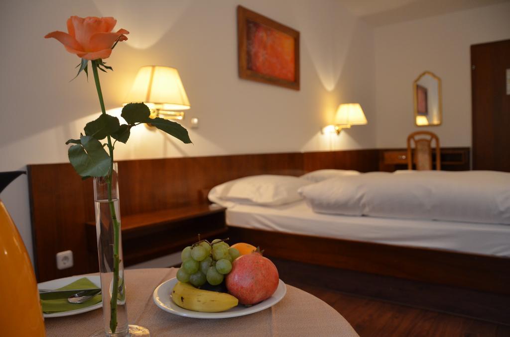 Hôtel Sathya Ayurveda à Bad Orb Extérieur photo